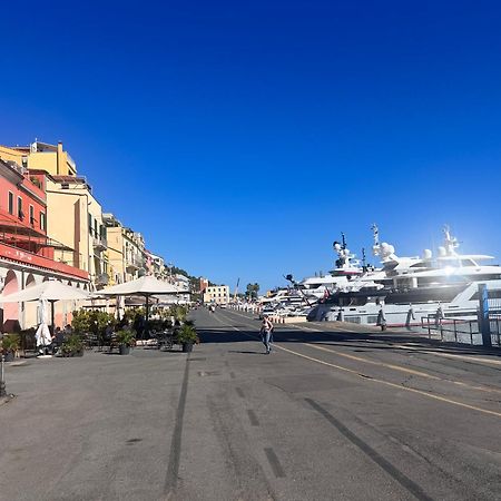 Casa Vacanza " La Rosa " Imperia Liguria Exteriör bild