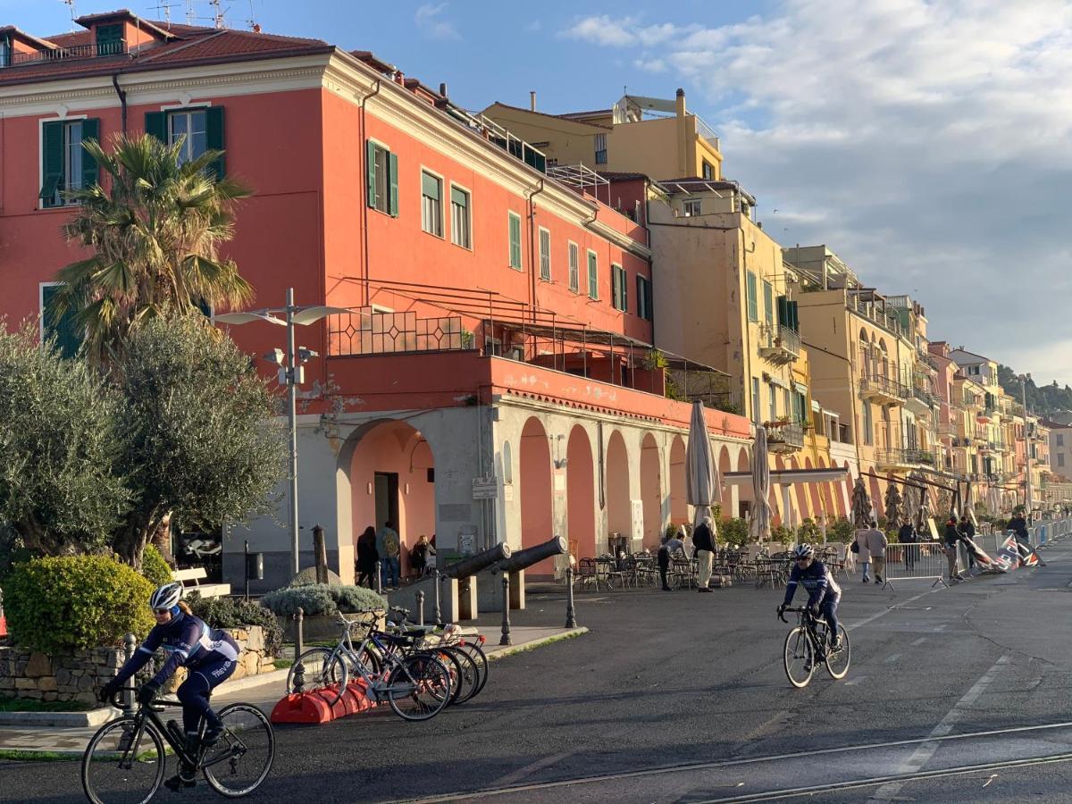 Casa Vacanza " La Rosa " Imperia Liguria Exteriör bild
