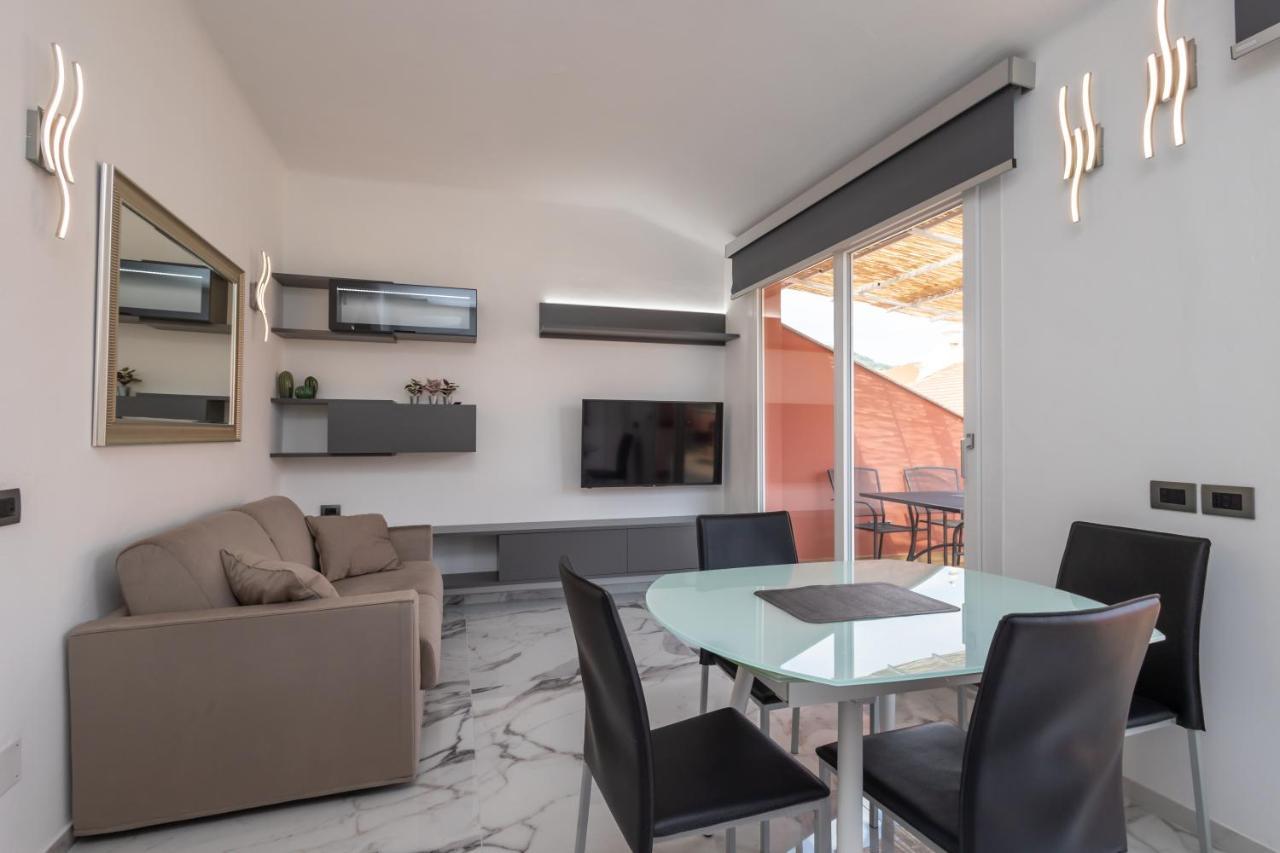 Casa Vacanza " La Rosa " Imperia Liguria Exteriör bild