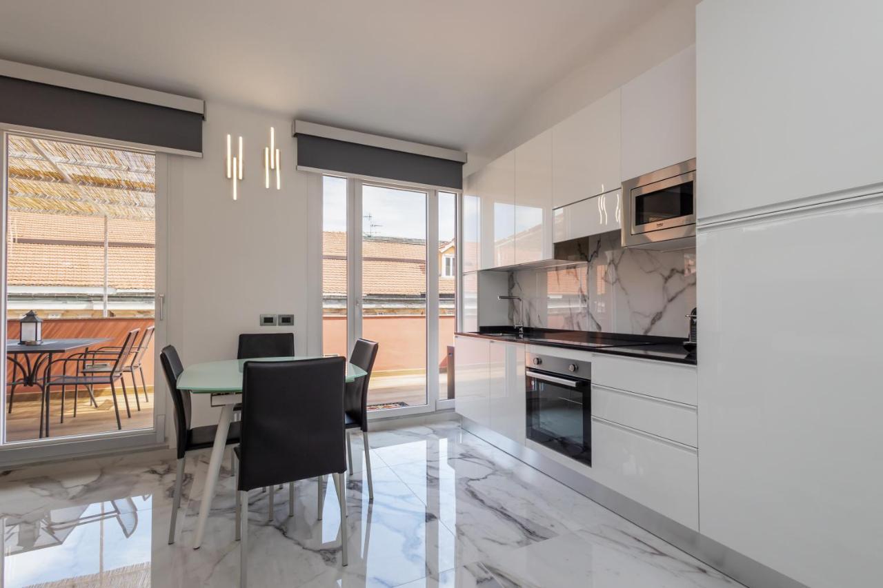 Casa Vacanza " La Rosa " Imperia Liguria Exteriör bild