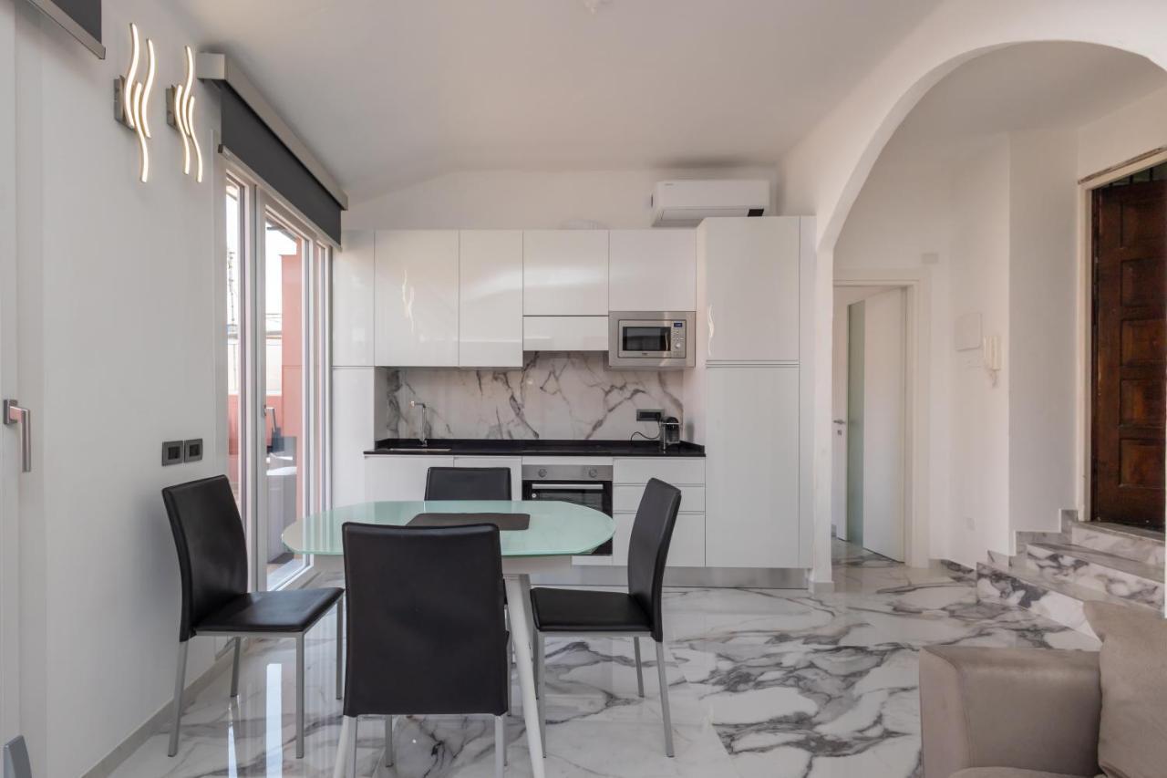Casa Vacanza " La Rosa " Imperia Liguria Exteriör bild