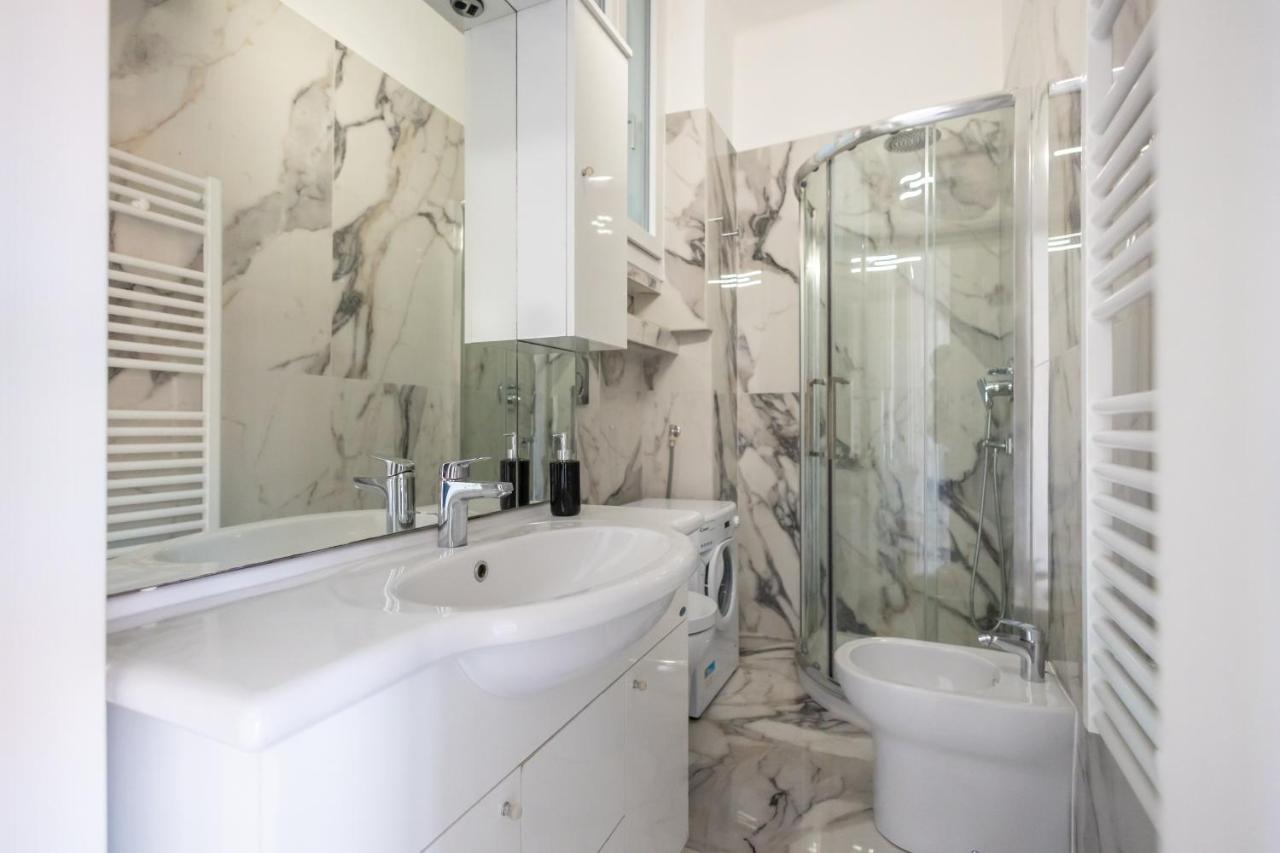 Casa Vacanza " La Rosa " Imperia Liguria Exteriör bild
