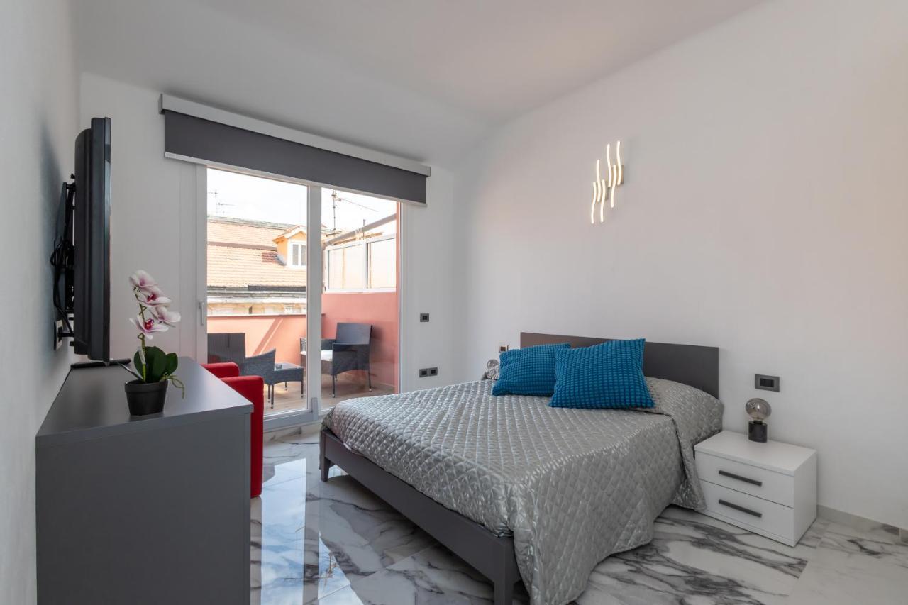 Casa Vacanza " La Rosa " Imperia Liguria Exteriör bild