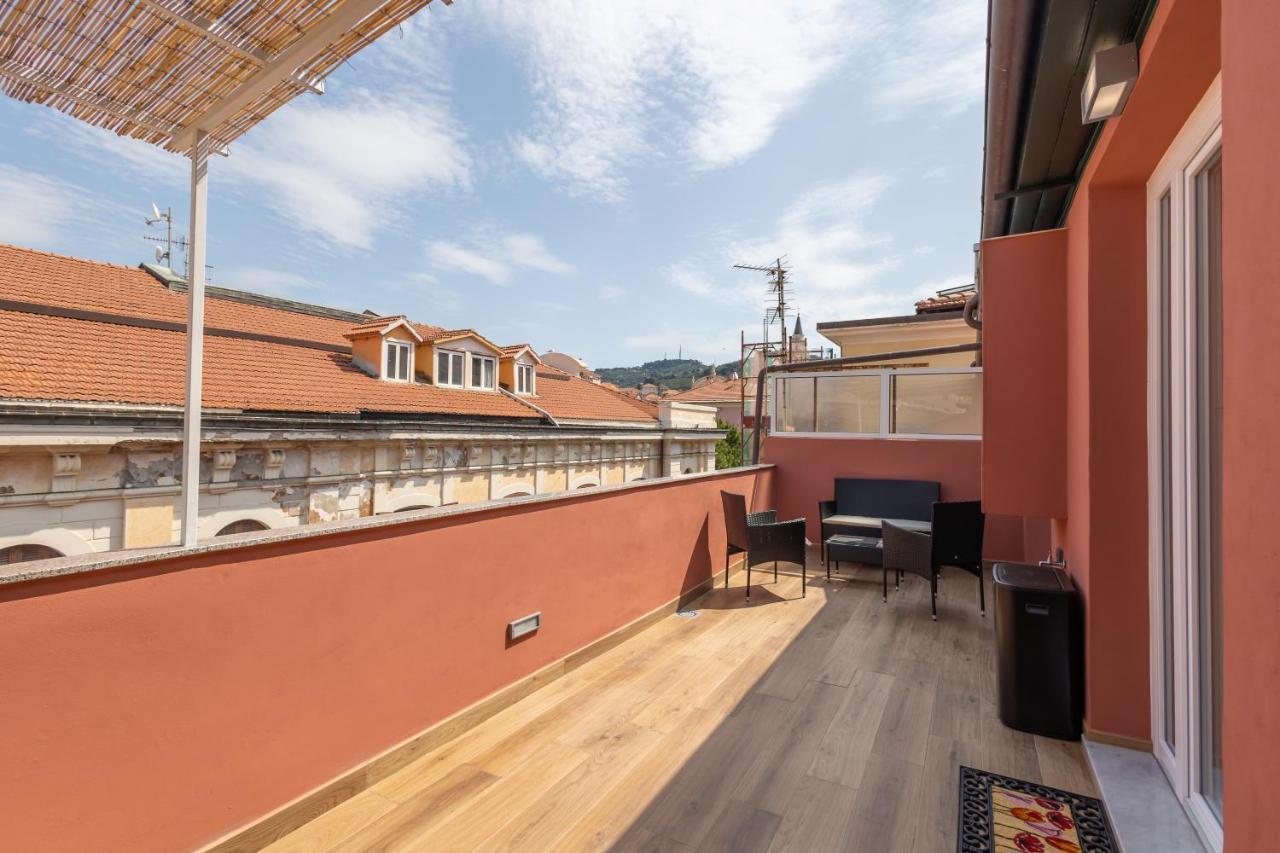 Casa Vacanza " La Rosa " Imperia Liguria Exteriör bild