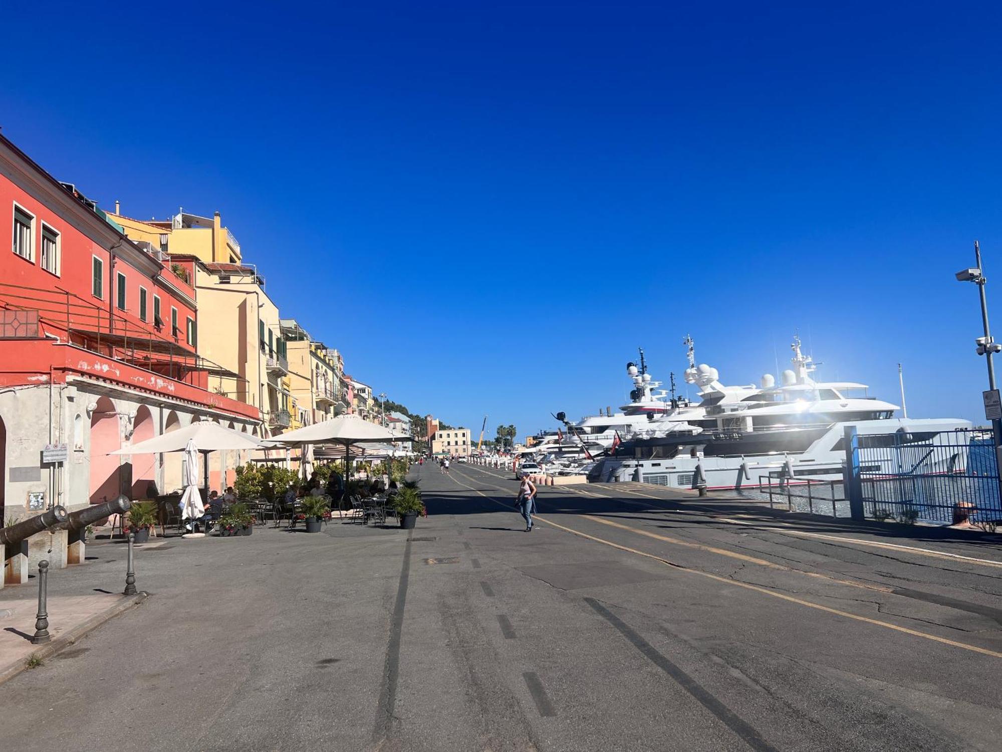 Casa Vacanza " La Rosa " Imperia Liguria Exteriör bild
