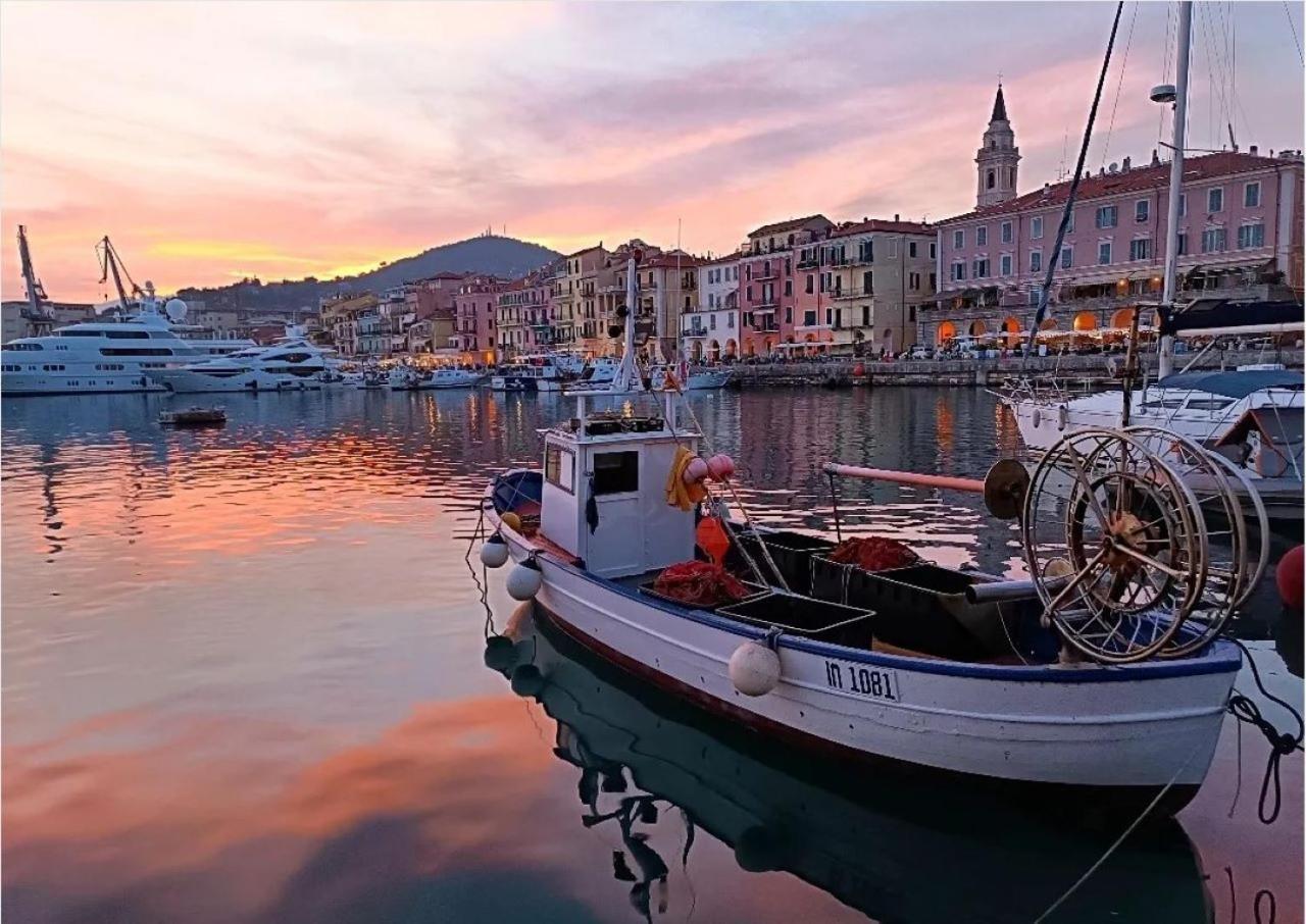 Casa Vacanza " La Rosa " Imperia Liguria Exteriör bild