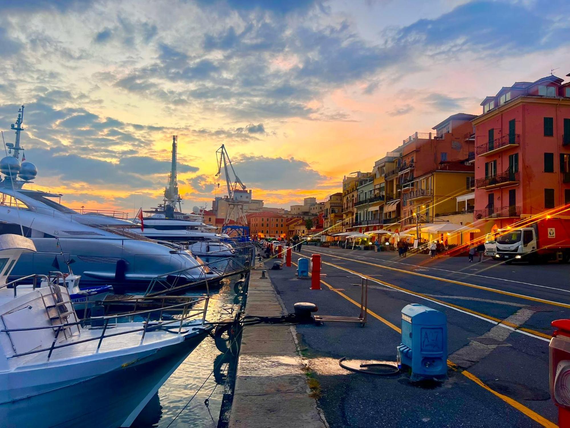 Casa Vacanza " La Rosa " Imperia Liguria Exteriör bild